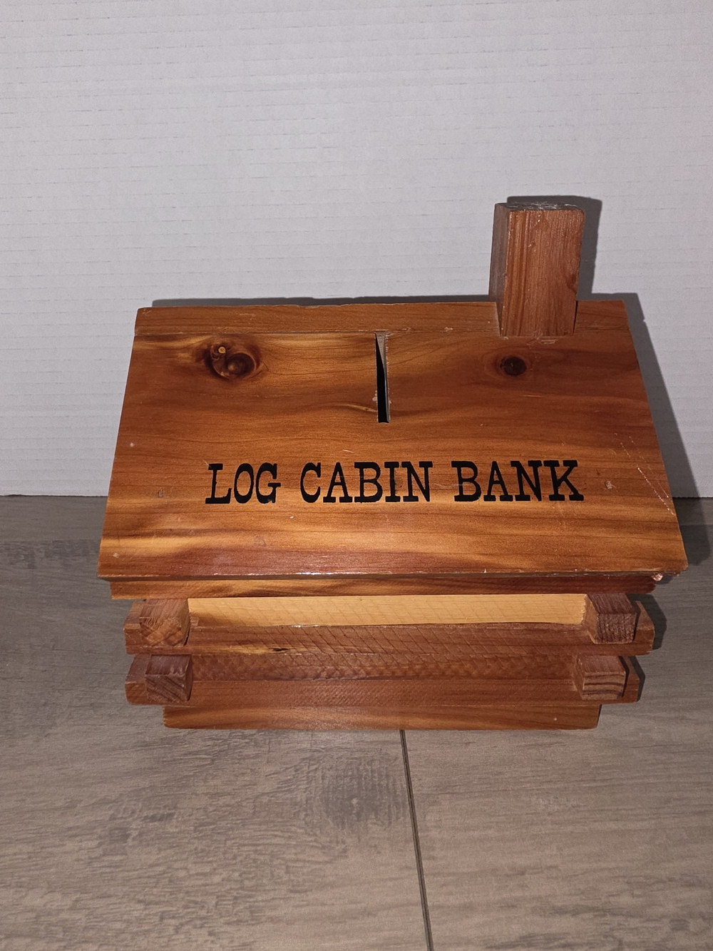 Vintage Handcrafted Cedar Wood Log Cabin Coin/Money Bank Collectable READ